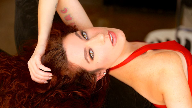 Victoria De Mare Reigns: Hollywood Hottest Horror Scream Queen