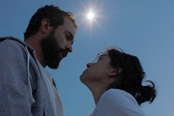 Tatiana-Maslany-and-Tom-Cullen-in-Souls-of-Totality-2018.jpg