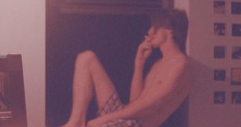 Fog Around August Review: A Man Can Be Vulnerable with A Woman