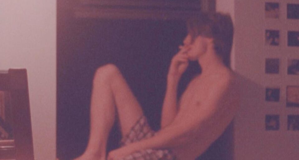 Fog Around August Review: A Man Can Be Vulnerable with A Woman