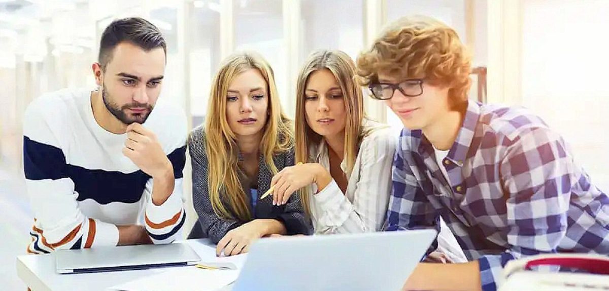 How University Students Can Build a Massive Social Media Following and Boost Their Career