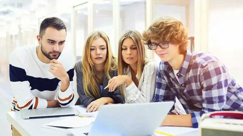 How University Students Can Build a Massive Social Media Following and Boost Their Career